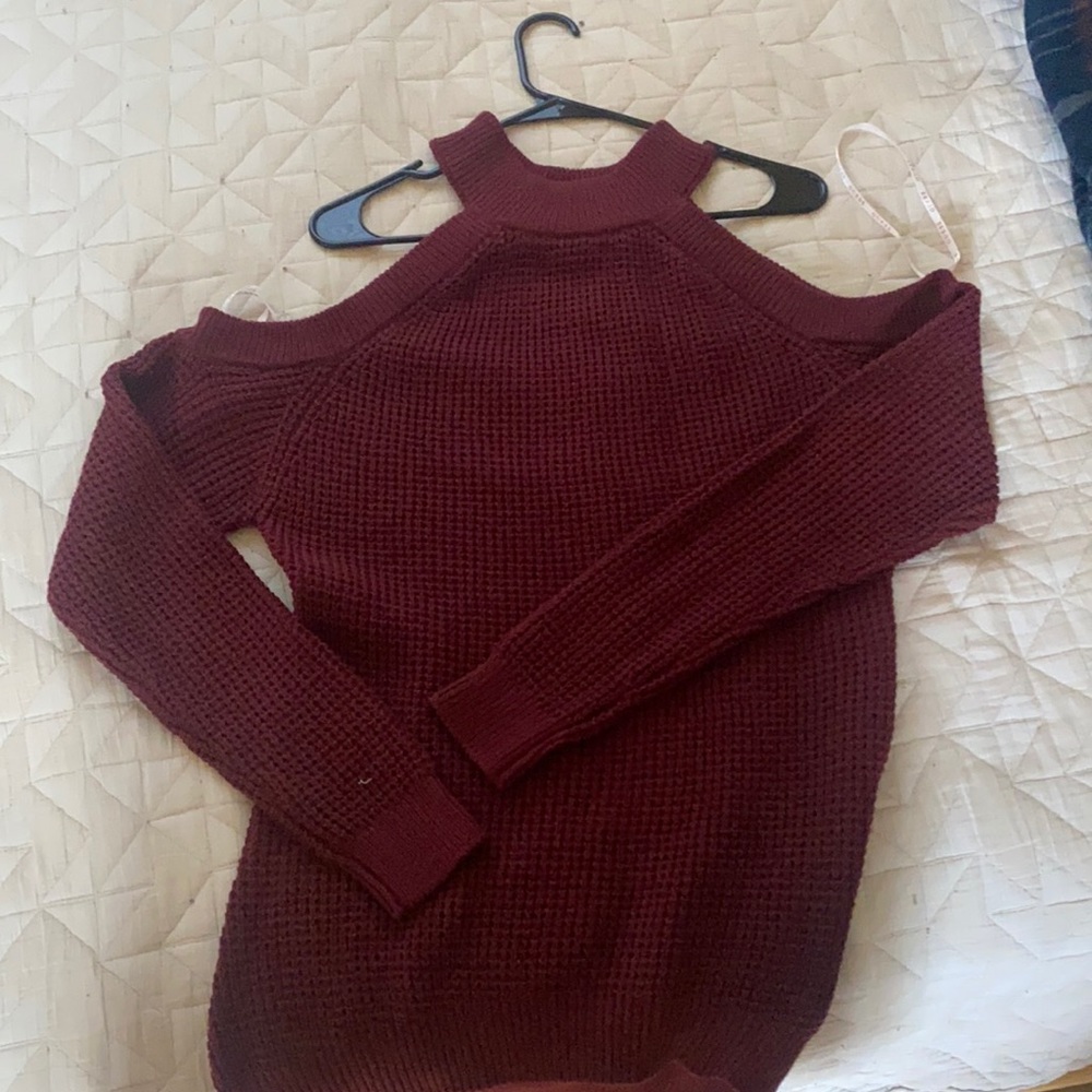 Guess cut out shoulder long sleeve knit